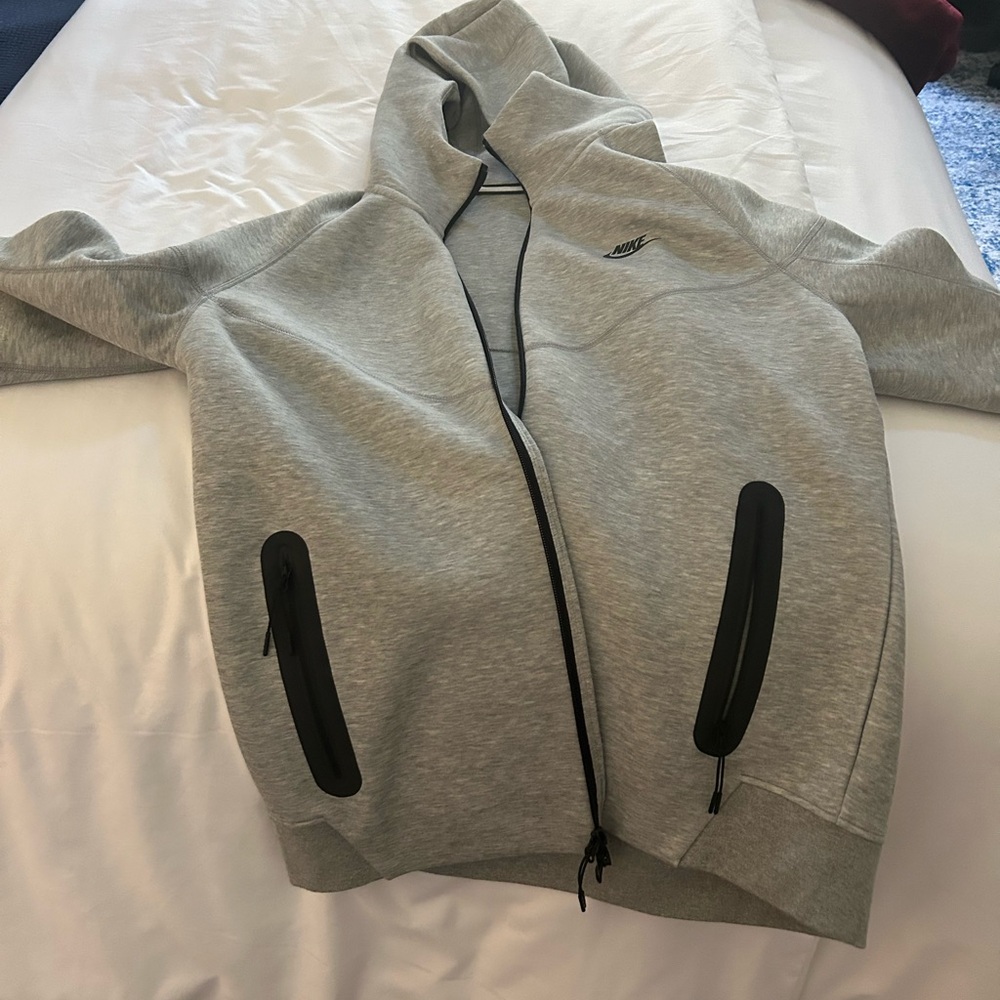 Nike zip up hoodie. Grey Size M